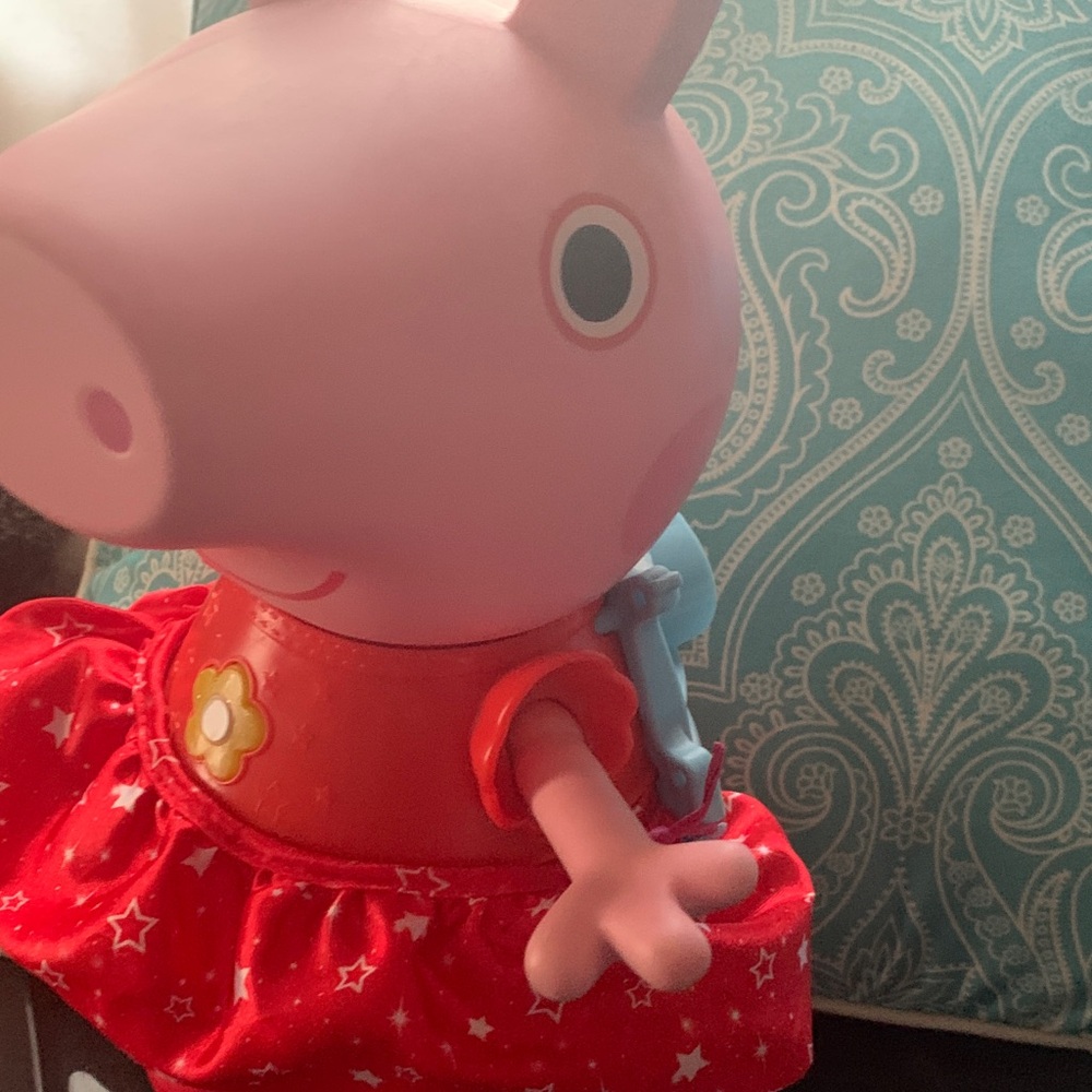 Peppa Pig Red Dress Toy Figure - Picture 12 of 12